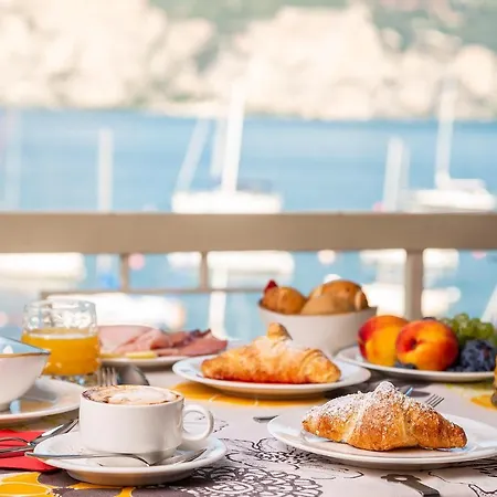 The Window On The Apartman *